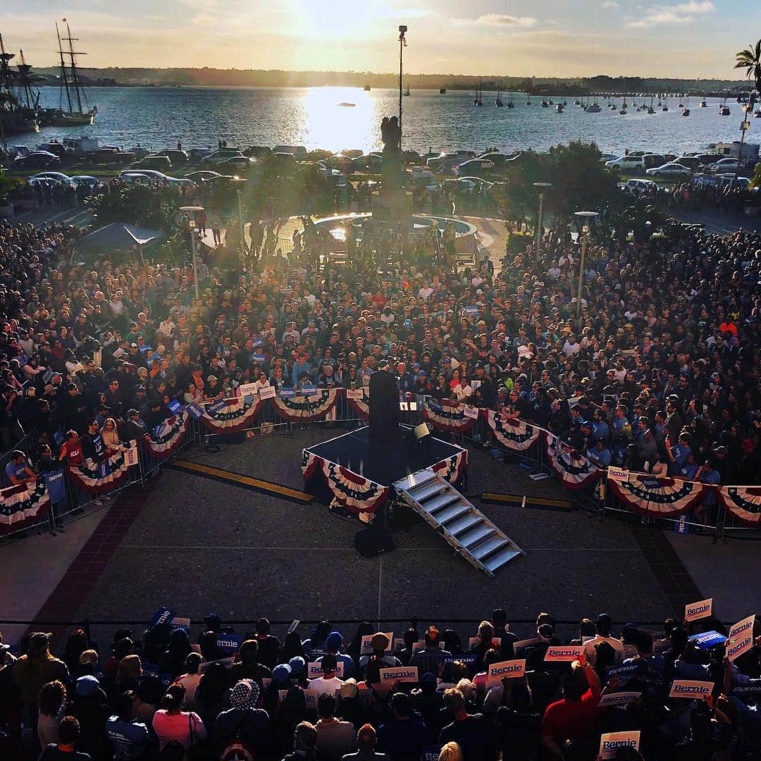 バーニー・サンダースさんのインスタグラム写真 - (バーニー・サンダースInstagram)「No one president, not even the most honest, well-intentioned person, can take on all the special interests and powerful forces alone. That's why this movement is not just about me. It's about us. Thank you San Diego!」3月23日 23時12分 - berniesanders