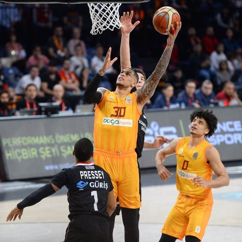 ガラタサライSKさんのインスタグラム写真 - (ガラタサライSKInstagram)「Derbide kazanan tarafız! 🦁✊👊 Maç sonucu | @gsbasketbol Doğa Sigorta 93 - 87 Beşiktaş Sompo Japan  Tebrikler #YenilmezArmada! 💪🙌👏」3月23日 23時05分 - galatasaray