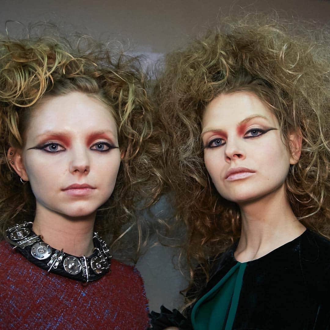 資生堂 さんのインスタグラム写真 - (資生堂 Instagram)「Tokyo Fashion Week  HIROKO KOSHINO  @hirokokoshino_official  #afwt #aw19  #backstage #makeup  by @shiseido_hma  #headmakeupartist by #setsukosuzuki  #photo by @hanamiisuzukii  @shiseido  #visiblefeelsinvisible  #beautyreimagined  #fashion  #fashionphoto  #backstagemakeup #model #creativemakeup  #backstagephoto #makeuplook」3月23日 23時05分 - shiseido_hma