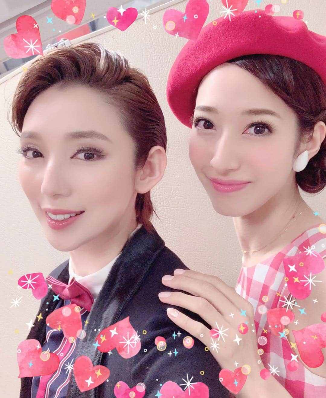 伶美うららさんのインスタグラム写真 - (伶美うららInstagram)「中野でのチャリティーライブが終わりました☆ スペシャルなキャストの皆様とご一緒させて頂き、とても刺激的な空間でした‼︎ . 在団中は組む事がなかったコマさんと、ME AND MY GIRLをさせて頂きました♪ . ベレー帽は普段はあまり被る事がなかったので、とても新鮮でした☆ . #中野ゼロホール  #スタースペシャルライブ #沙央くらま さん」3月23日 23時08分 - urara_reimi