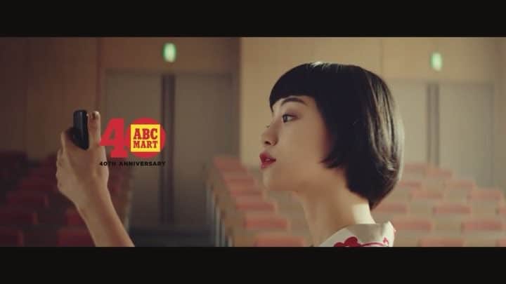 のインスタグラム：「みんな是非みてね😊💓🦌 #Repost @abc_mart_japan with @make_repost ・・・ \\る鹿さん出演新TVCM//流線形の洗練された見た目の「SLEEK W」は、ほっそりとしたシルエットの設計。艶やかなレザーのアッパーでクラシックなコートスタイルを思わせる一足です。 #adidas #sleek #る鹿 #abcマート #abcmart #アディダス #スニーカー #tvcm @luluxinggg」
