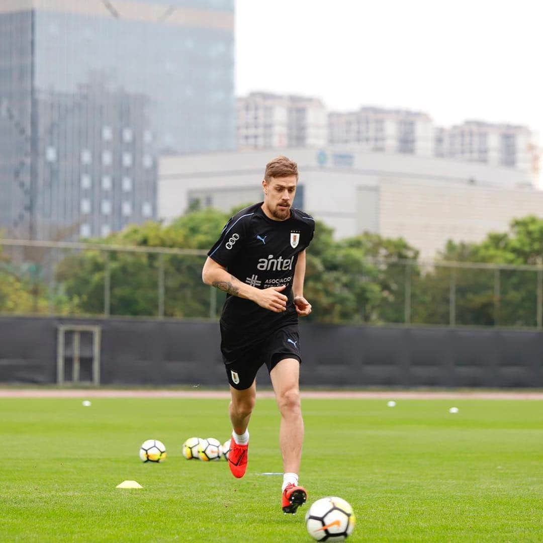 セバスティアン・コアテスさんのインスタグラム写真 - (セバスティアン・コアテスInstagram)「Entrenando 💪⚽️🇺🇾🇨🇳 #ElEquipoQueNosUne #ChinaCup  @aufoficial」3月23日 23時15分 - sebastiancoates16