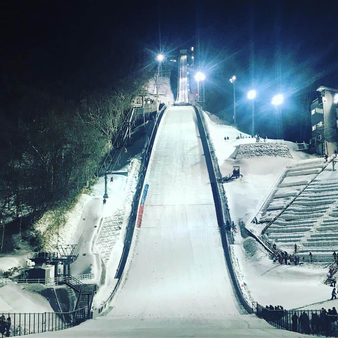 中村剛大さんのインスタグラム写真 - (中村剛大Instagram)「野球取材から→ 伊藤杯宮の森ナイターシーズンファイナルジャンプ  現役を引退する選手の皆様 本当にお疲れ様でした。  #スキージャンプ #宮の森 #夜のジャンプ台は美しい #シーズンファイナル」3月23日 23時17分 - gotan1207