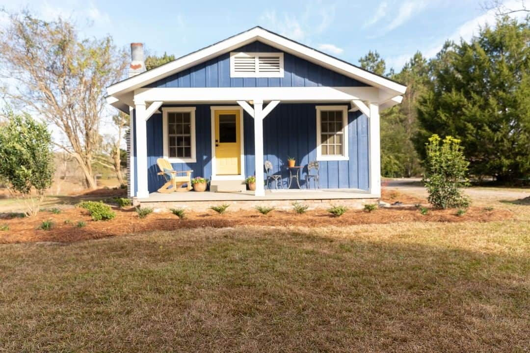 HGTVさんのインスタグラム写真 - (HGTVInstagram)「Who else fell in love with this week's Home Town makeover? ❤️ Tap our #linkinbio to go behind-the-design of the latest #Erinspired! @erinapier @scotsman.co」3月23日 23時30分 - hgtv