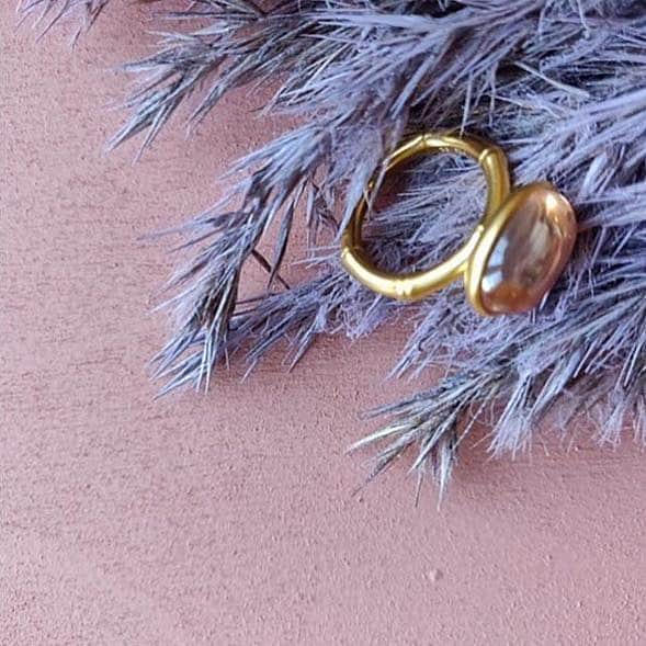 ジュリーサンドラゥさんのインスタグラム写真 - (ジュリーサンドラゥInstagram)「We love this picture from @plaza.dk of our brand new Bamboo Wisdom Ring with a Champagne colored zirkoniastone. . . . #juliesandlau #juliesandlaujewelry #jewelry #crystals #love #style #beautiful #ring #rings #gold #spring #accessories #handmade #handmadejewely #luxury #jewelrydesigner #mermaid #design #silver #photooftheday #jewellery #stylish #wedding #jewelrydesign #outfit #gems #zirconia #fashion #photography #styles」3月23日 23時23分 - juliesandlau