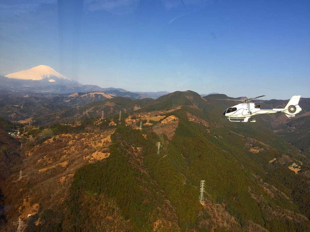 桒原えりかさんのインスタグラム写真 - (桒原えりかInstagram)「ゴルフ⛳️ 行くならヘリでしょ😎🚁 . . . ##fidra #ゴルフスイング #ゴルフ女子 #lpga #jlpga #高尔夫 #골프 #golf #golfswing #ゴルフウェア #コーデ #ヘリコプター #ヘリ #helicopters #mtfuji」3月23日 23時39分 - erica._.k89