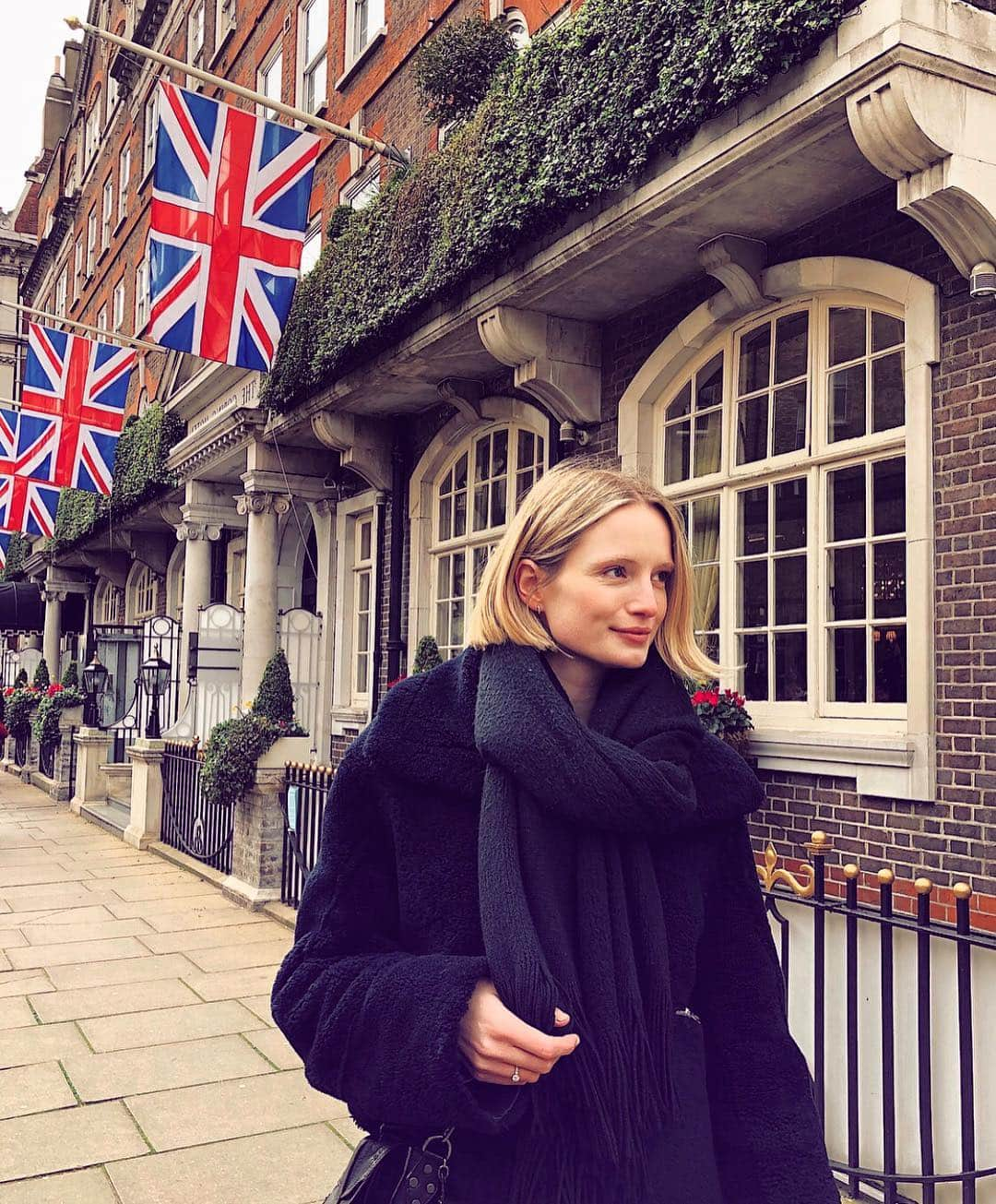 モード・ウェルゼンさんのインスタグラム写真 - (モード・ウェルゼンInstagram)「Weekend in 🇬🇧」3月23日 23時33分 - maudwelzen