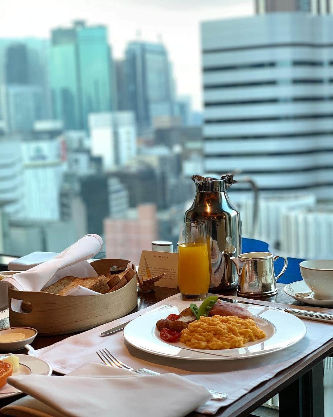 The Peninsula Hotelsさんのインスタグラム写真 - (The Peninsula HotelsInstagram)「A room (and breakfast!) with a view at @thepeninsulatokyo, as spotted by @wrongwroks.」3月23日 23時47分 - peninsulahotels