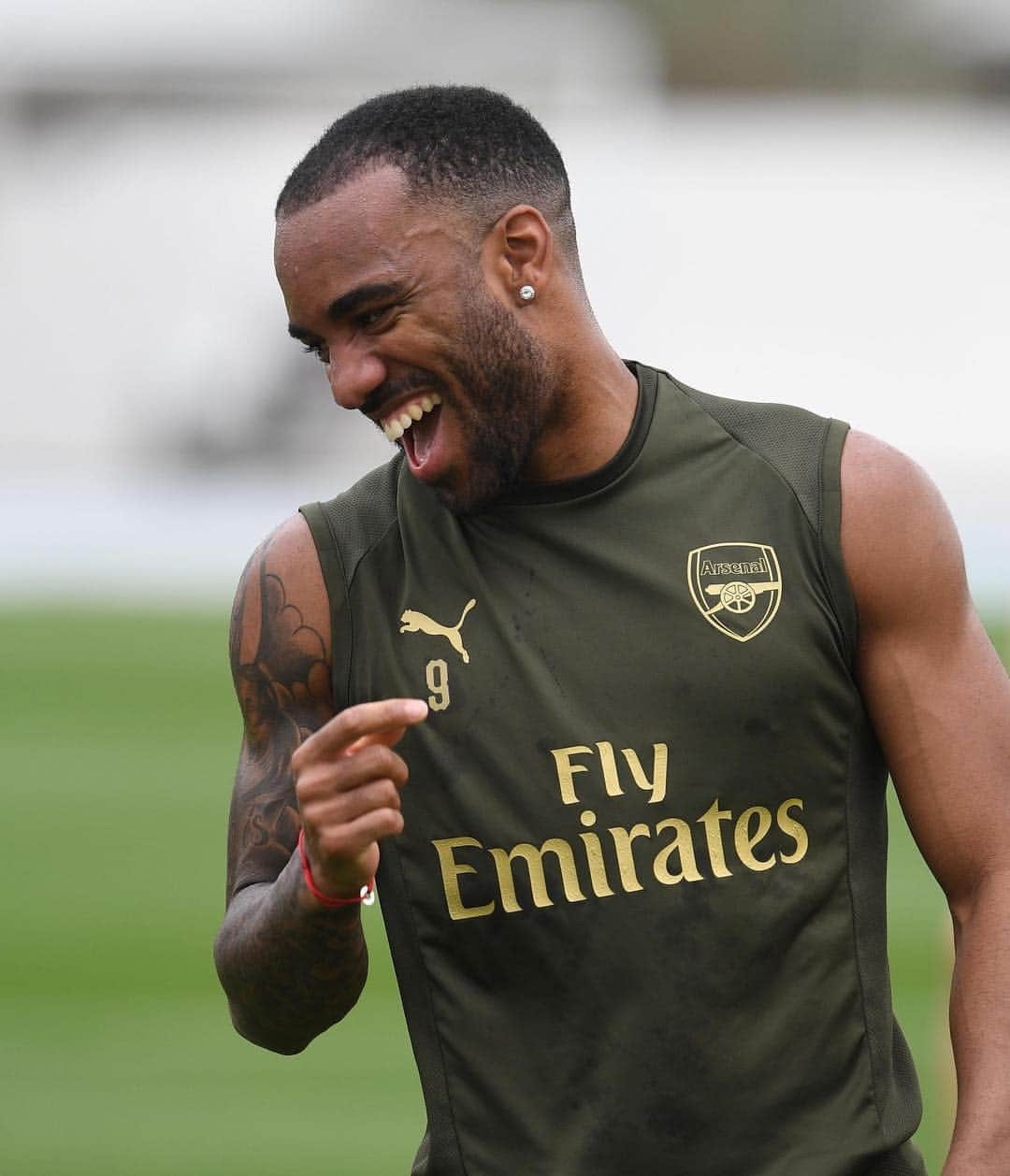 アレクサンドル・ラカゼットさんのインスタグラム写真 - (アレクサンドル・ラカゼットInstagram)「A day without laughter is a day wasted. CC. #arsenalindubai #Laca #coyg」3月23日 23時52分 - lacazettealex