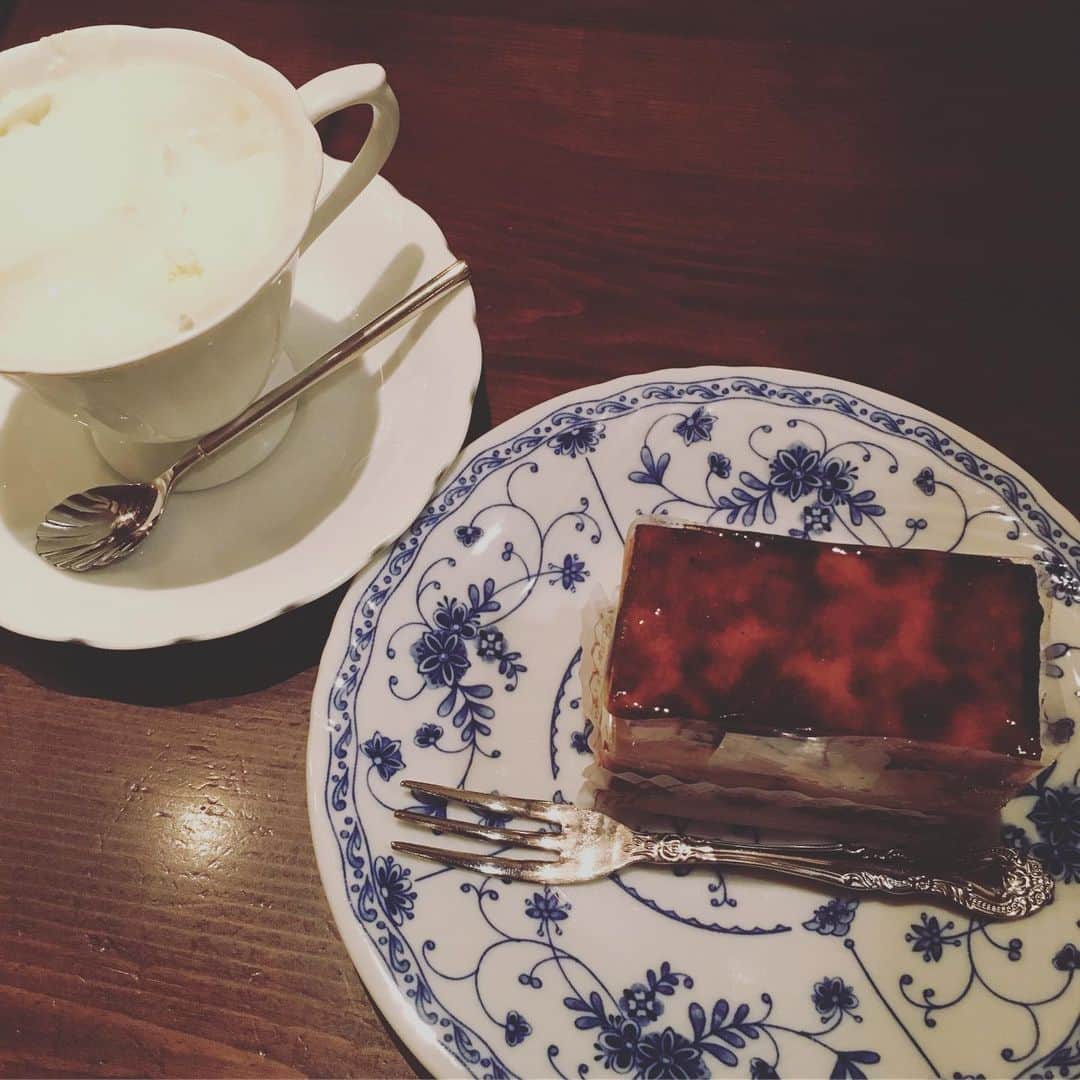 のインスタグラム：「映画#美しすぎる議員 観てきました。 以前共演して#クロエズキッチン にもいらしてくださった @sadakosaida さんも出演されている作品。 さいださんのキャラまじ素敵。 上映前に#カフェドパルファン でしばし作業。 サンマルクとカフェアイリッシュ 美味しかった。 映画は#下北沢トリウッド では3月16日からの2週間限定上映だそうです。 是非！」