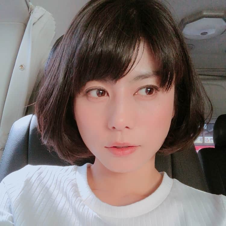 芳野友美さんのインスタグラム写真 - (芳野友美Instagram)「昨日、今日と2日間の撮影で、#可愛い髪型 にしてもらってます♪ 長丁場だったけど残り2シーン！！！」3月23日 23時58分 - yumi_yoshino_1980