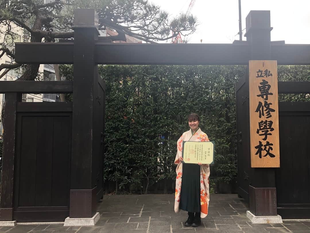 鍋本帆乃香さんのインスタグラム写真 - (鍋本帆乃香Instagram)「無事卒業しました！ ほんっっっとうに周りの人や環境に恵まれた４年間だったなあ…！ ここでの出会いはずっと大切にしたいです☺️ 充実した大学生活で幸せでした✌🏻🌸」3月24日 0時06分 - honokanbm0915