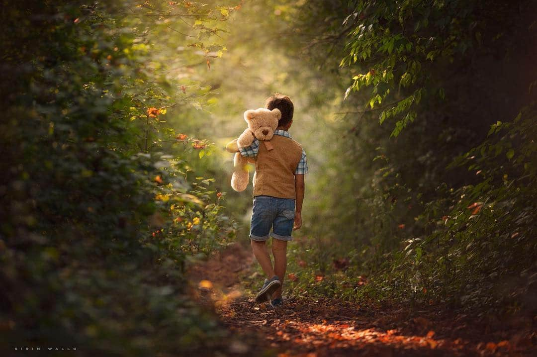 CANON USAさんのインスタグラム写真 - (CANON USAInstagram)「"When I saw the beautiful light coming through the trees, I had to take this image of my son walking towards the light." #MyCanonStory  Photo Credit: @sirinwallsphotography  Camera: #Canon EOS 5D Mark III Lens: EF 135mm f/2L USM Aperture: f/2 ISO: 1000 Shutter Speed: 1/1000 sec Focal Length: 135mm  #teamcanon #canonusa #bestfriends #teddybear #photography #memories」3月24日 0時07分 - canonusa