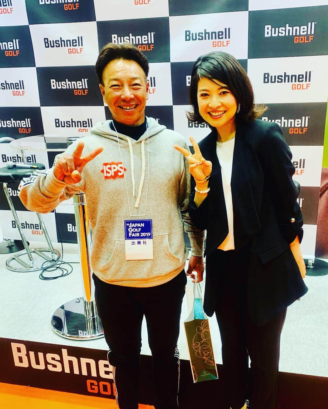 吉田玲奈さんのインスタグラム写真 - (吉田玲奈Instagram)「Bushnellgolf🔭⛳️のブースでは13時〜はマーク金井さんと井戸木鴻樹プロのトークショーでした✨もう３年目のお馴染み関西人メンバーなので楽し過ぎてはしゃいでしまう程楽しくて為になるトークショーでした❥観に来てくださった方々に感謝です✨ありがとうございました♫#マーク金井 さん #井戸木鴻樹  プロ #jgf #ジャパンゴルフフェア #パシフィコ横浜 #golfgoods #bushnellgolf #レーザー距離計 #ピンシーカー #関西人メンバー #ゴルフの必需品 #ゴルフ女子 #reinagolf #louboutin」3月24日 0時08分 - reina.yoshida.ciel.1218