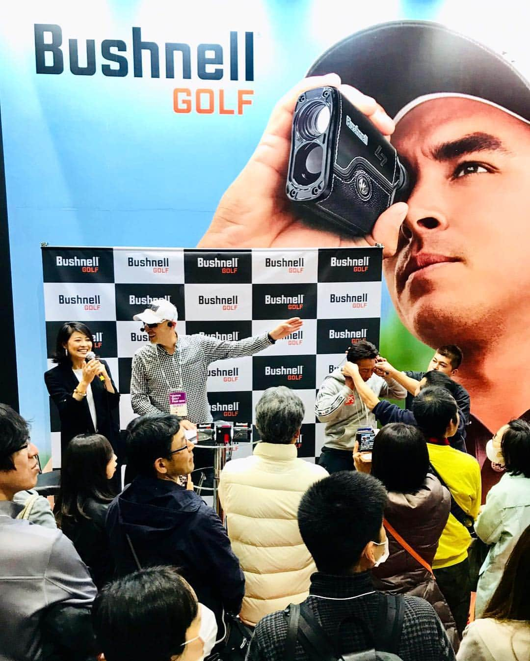 吉田玲奈さんのインスタグラム写真 - (吉田玲奈Instagram)「Bushnellgolf🔭⛳️のブースでは13時〜はマーク金井さんと井戸木鴻樹プロのトークショーでした✨もう３年目のお馴染み関西人メンバーなので楽し過ぎてはしゃいでしまう程楽しくて為になるトークショーでした❥観に来てくださった方々に感謝です✨ありがとうございました♫#マーク金井 さん #井戸木鴻樹  プロ #jgf #ジャパンゴルフフェア #パシフィコ横浜 #golfgoods #bushnellgolf #レーザー距離計 #ピンシーカー #関西人メンバー #ゴルフの必需品 #ゴルフ女子 #reinagolf #louboutin」3月24日 0時08分 - reina.yoshida.ciel.1218