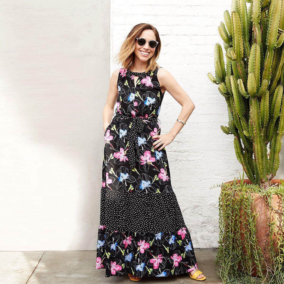 ロック&リパブリックのインスタグラム：「Florals are spot-on for spring. Tap to shop @jaclynrjohnson’s mixed-print Apt. 9 maxi dress.」