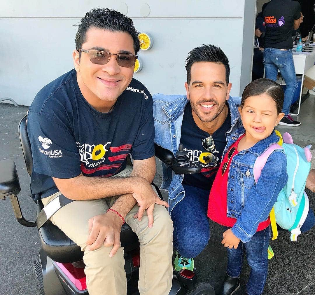 Despierta Americaさんのインスタグラム写真 - (Despierta AmericaInstagram)「Tu apoyo es fundamental para cambiar la vida de cientos de niños. #EstamosUnidos más que nunca con #TeletonUSA 💜💛 Llama al 1800-453-9999 y haz tu donativo. ☎️🙏🏼」3月24日 0時16分 - despiertamerica