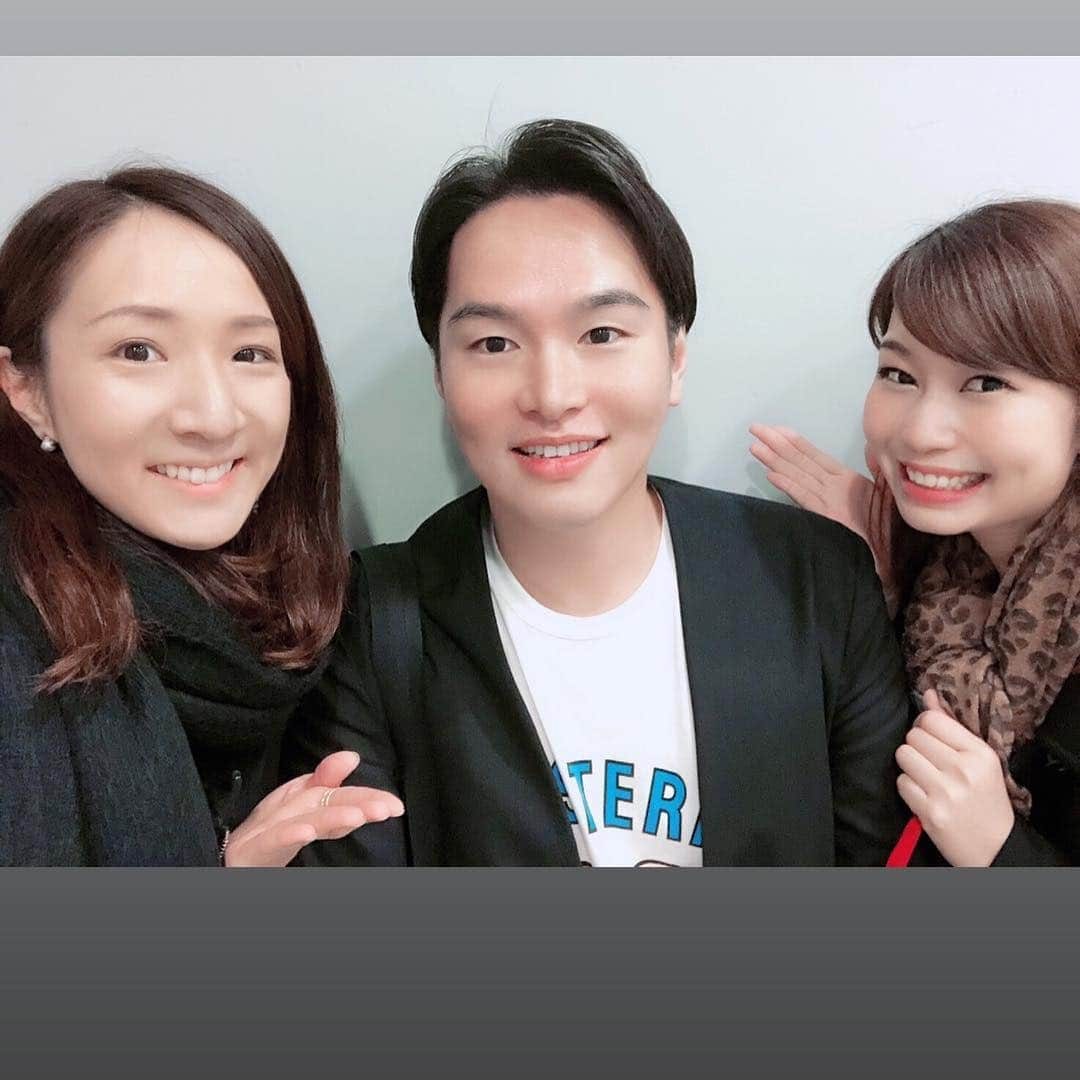 嶺乃一真のインスタグラム：「観てきましたー💕雪組公演✨ 何でこんなに素敵なんでしょー😍 あやこもあゆみも最高でした✨  同期で同世代の原田先生にも会えました😊  その後は大好きメンバー集合して美味しいご飯と美味しいお酒❤️ 幸せな1日でした！！！ #雪組公演 #シアターオーブ #20世紀号に乗って  #原田涼 先生 #望海風斗 #沙月愛奈 #素敵すぎ #涼瀬みうと #愛純もえりさん #RiRiKA #ルースクリスステーキハウス」