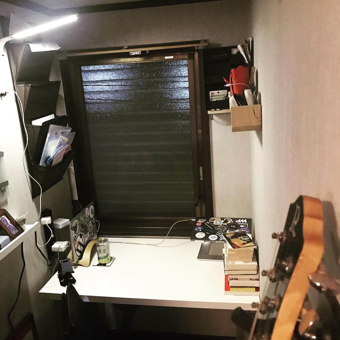 高橋文樹のインスタグラム：「自宅の書斎、少しアップデート。あとはディスプレイ置く予定。」