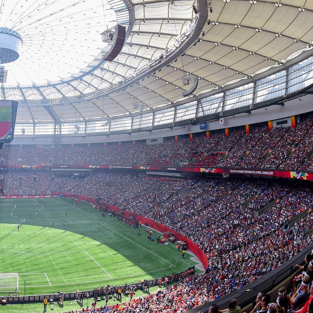 FIFAワールドカップさんのインスタグラム写真 - (FIFAワールドカップInstagram)「Not long now until the 2019 FIFA Women’s World Cup in France. So let’s revisit some iconic stadiums from previous finals, starting with Vancouver’s BC Place Stadium, scene of the USA’s 5-2 victory over Japan in 2015. #StadiumSaturday #FIFAWWC」3月24日 0時39分 - fifaworldcup