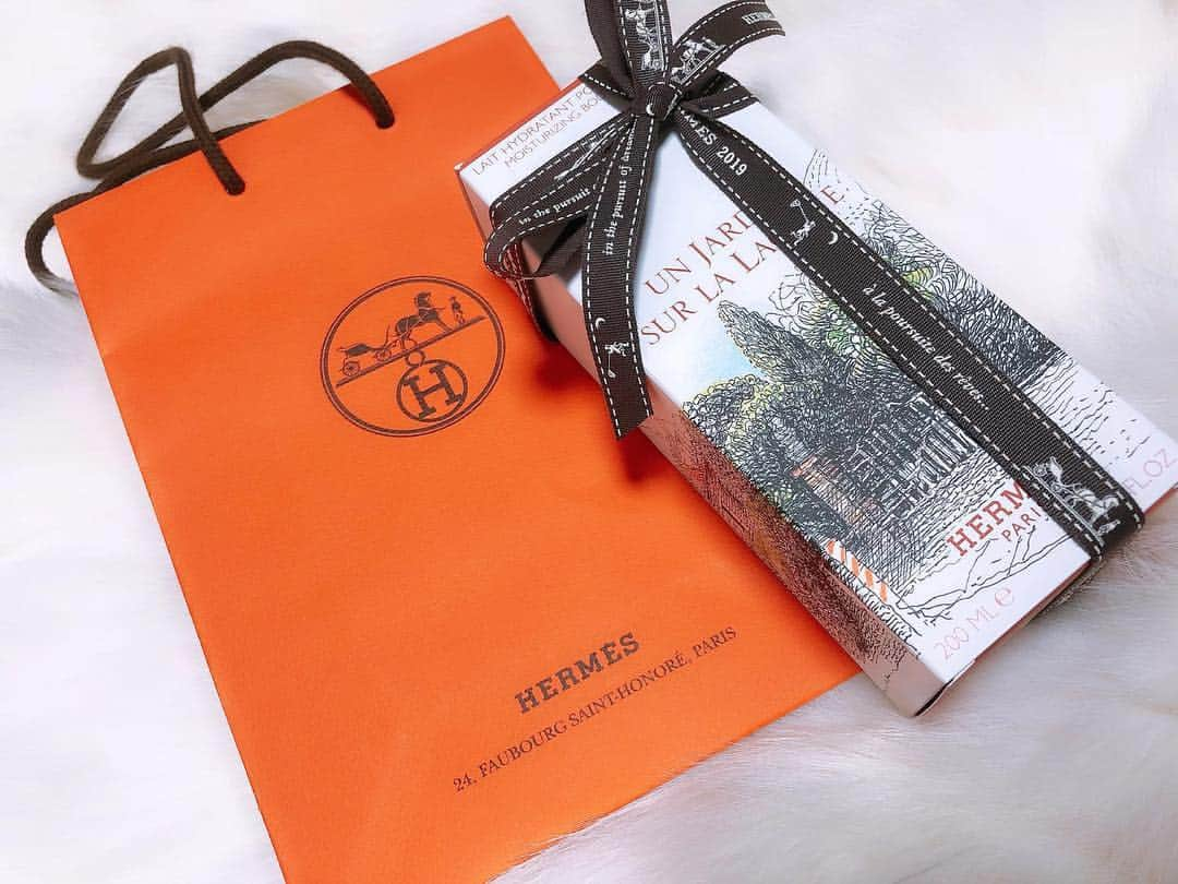 下津明日香さんのインスタグラム写真 - (下津明日香Instagram)「・ 愛用 #hermes #ラグナーの庭」3月24日 0時32分 - asukagram0223