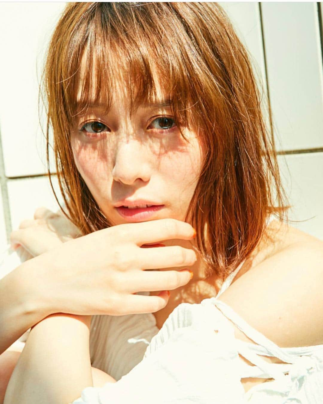 綱島恵里香さんのインスタグラム写真 - (綱島恵里香Instagram)「. . 作品撮り📸 素敵なカメラマンさんとメイクさんに変身させて貰いました😊 ちょくちょく載せていきます♡ . photo/ @yamaguchimayu5  hair&make/ @azumi_kawaharada . .」3月24日 0時34分 - tsunashima.erika