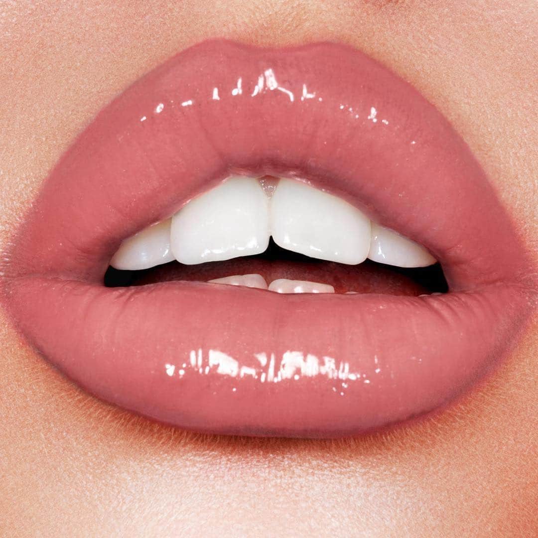 のインスタグラム：「#Regram @CTilburyMakeup ・・・ Darlings, dress your lips in my NEW! Latex Love. Try BERRY NUDE, a rose-pink hue for a super-glossy, vinyl-latex lip look to lead astray... ⚡️⚡️⚡️ Available @Sephora.」