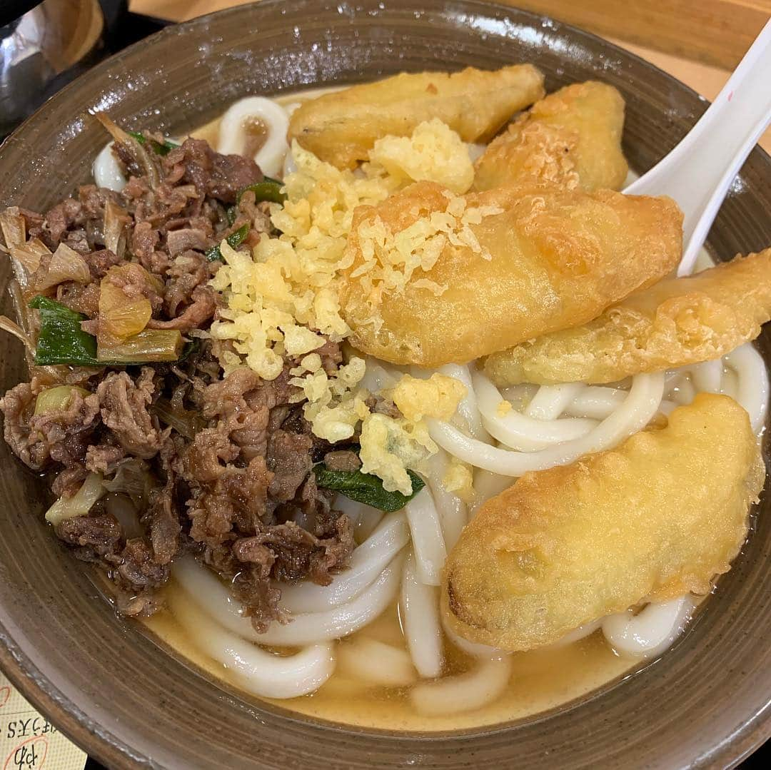 山里亮太さんのインスタグラム写真 - (山里亮太Instagram)「美味かった！！！ 麺はやわで。 食べてる最中にうどんが汁を吸っていく感じが最高にいい。 汁を足しながら食べる。  福岡の朝を堪能。 ごちそうさまでした。」3月24日 10時21分 - ryotayamasato