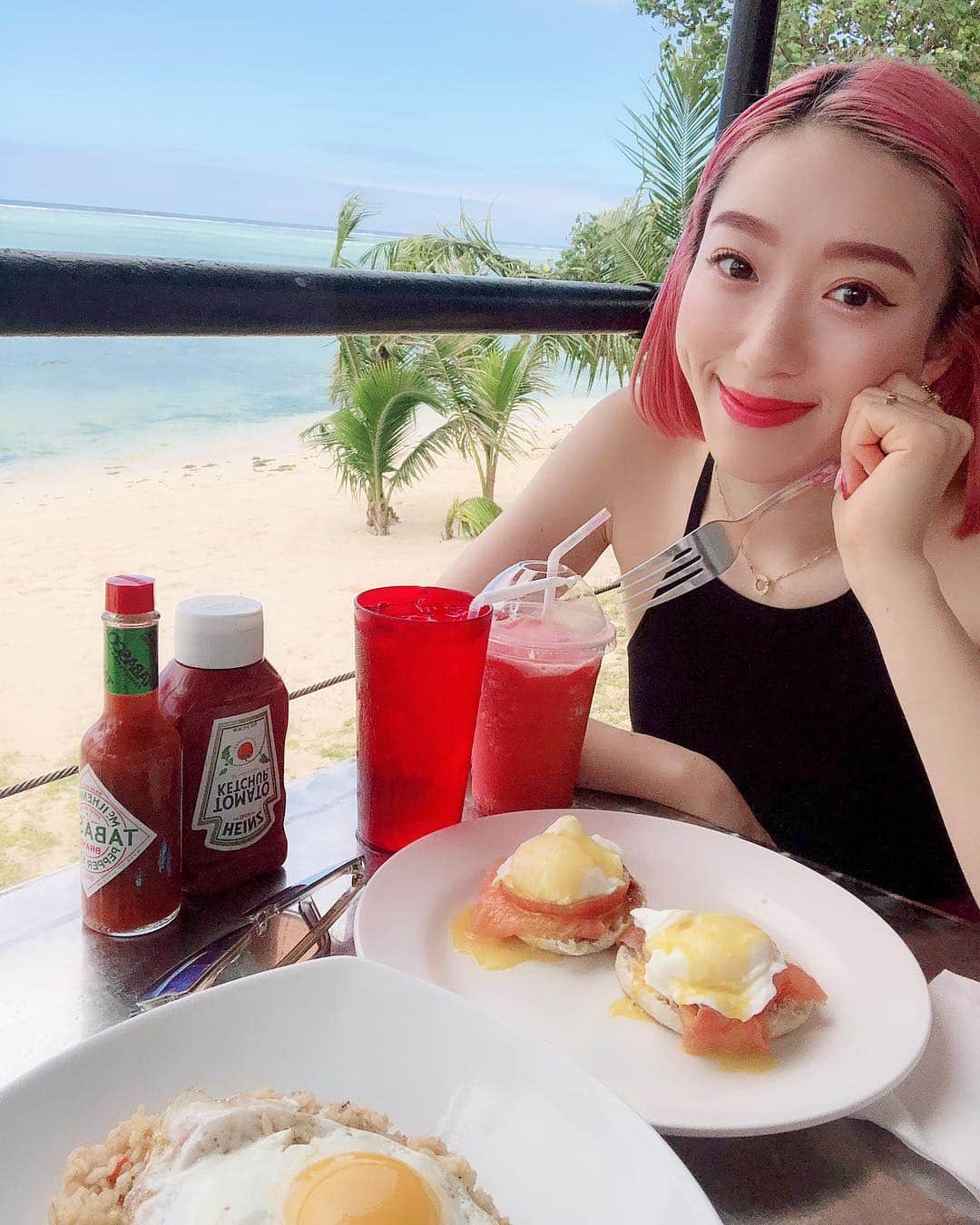 Ruuさんのインスタグラム写真 - (RuuInstagram)「Breakfast Special🍳🥪🥓☀️Want day stay here until the sunset🏝💕💕」3月24日 10時28分 - ruufabulous