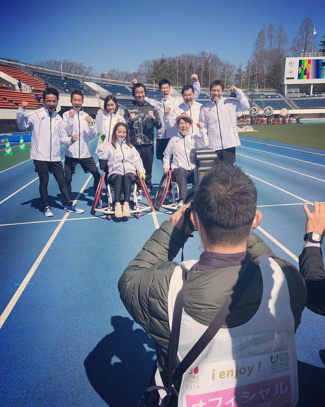 木村真野・紗野さんのインスタグラム写真 - (木村真野・紗野Instagram)「今日はパラ駅伝in TOKYO2019🇯🇵駒沢公園 .よしもとチームで参戦しまーす✊🏻 #パラ駅伝 #パラ駅伝intokyo2019 #駒沢公園 #3がつ24日 #よしもと #チームよしもと #がんばります #木村真野 #シンクロ #アーティスティックスイミング #げんきーず さん #とにかく明るい安村 さん #サバンナ八木 さん #ペナルティワッキー  さん #レイザーラモンHG さん #ペナルティヒデ さん #東口優希 さん #芸人 #アスリート #アイドル #よしもとファミリー @parasapo_event」3月24日 10時30分 - mayasaya_kimura