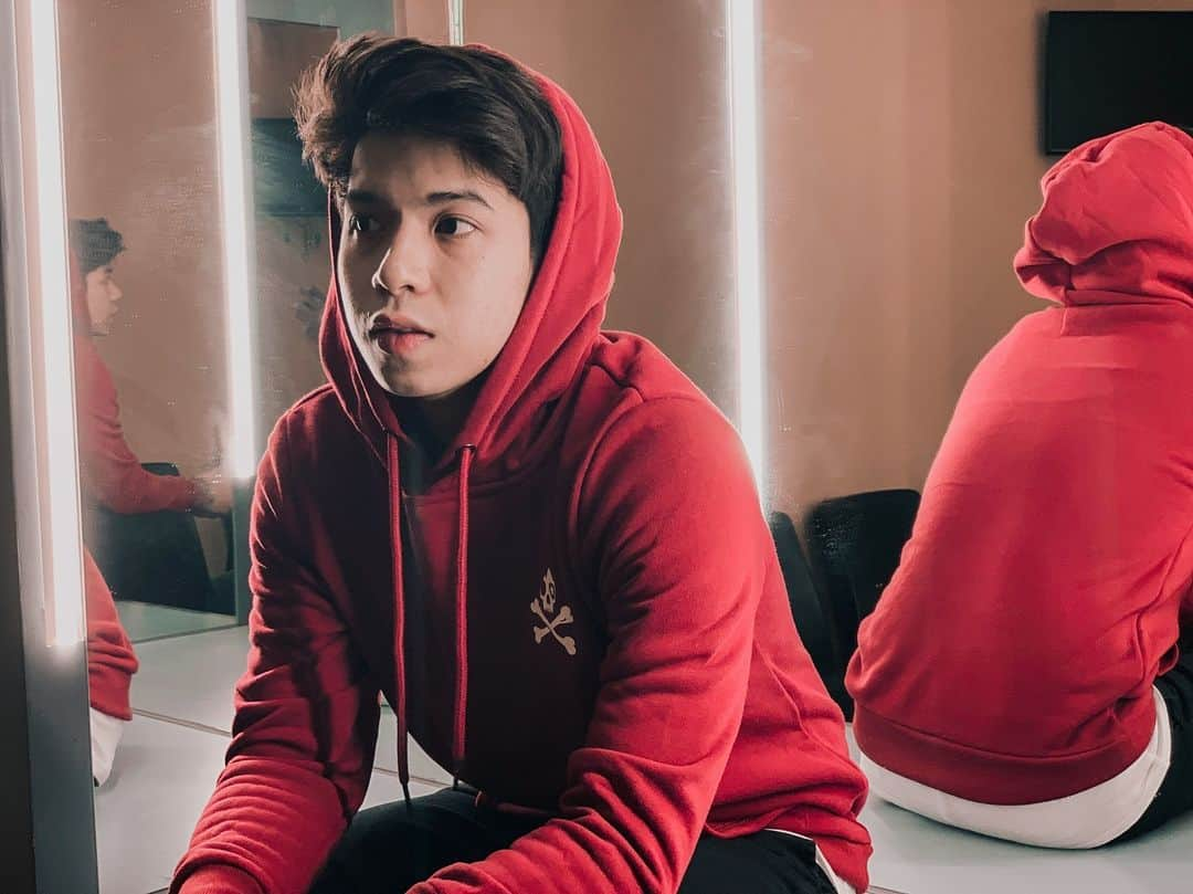 Nash Aguasさんのインスタグラム写真 - (Nash AguasInstagram)「Black army hoodie from @officialbumph」3月24日 10時37分 - zackwey