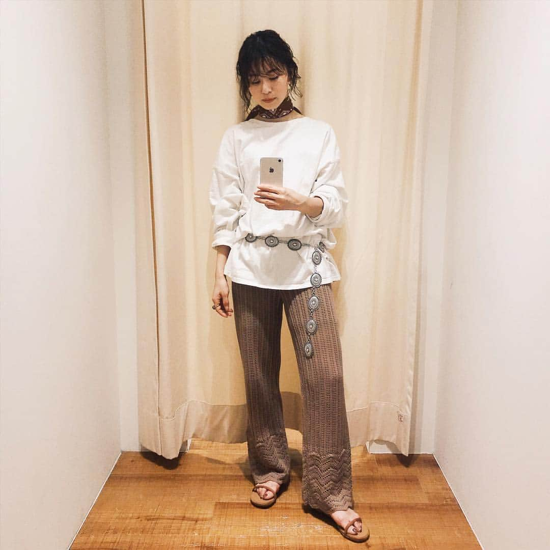 Eri Koyamaさんのインスタグラム写真 - (Eri KoyamaInstagram)「. いつかの店頭コーデ このパンツ穿いてるとたくさん褒められる🧡 いつものトップスやワンピースに合わせるだけで一気に新しいスタイリングに変わるとこがいいんだよね👌🏻✨ #かぎ針ワイドパンツ . #ビッグシルエットロングスリーブTee も O.WHT完売してたけど、全色揃いましたー！ . @ungrid_official  #Ungrid #shop_ungrid_eri #shopstaff #Ungridルミネ2大宮 #ルミネ2大宮 #ootd #coordinate #fashion #Ungrid_19ss #spring #153cm #ファッション #コーデ #カジュアル #春服 #かぎ針編み」3月24日 10時40分 - 6ri___k