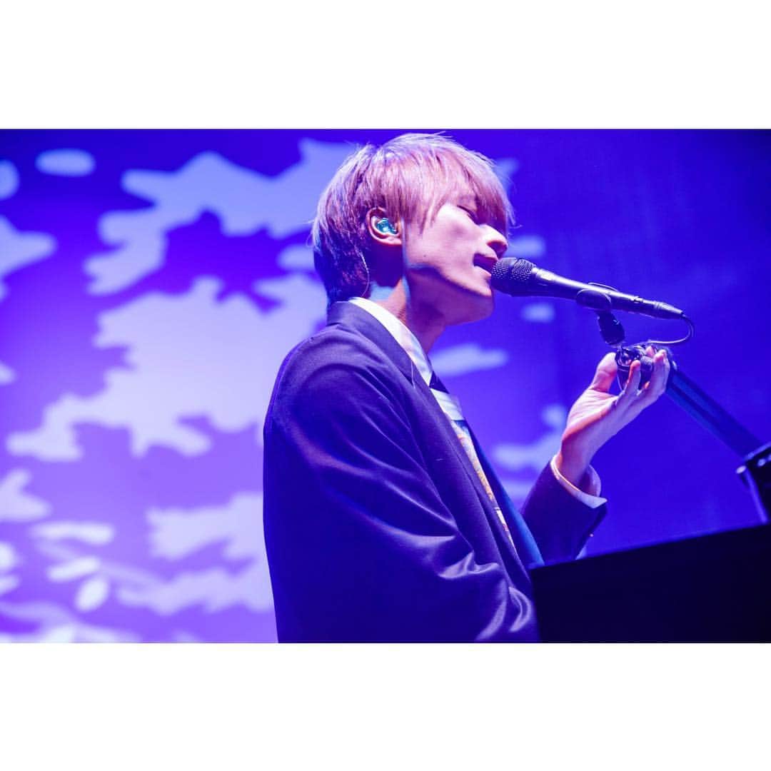 のインスタグラム：「03/23 WEAVER 14th Tour 2019「I'm calling you〜流星前夜〜」in Nagoya⠀ ⠀ Photo by 郡元菜摘⠀ #WEAVER #band #piano #rock #pop #music #japan #kobe #杉本雄治 #奥野翔太 #河邉徹 #id2 #流星コーリング #リヴィジョンズ #カーテンコール⠀」