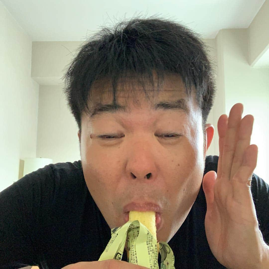 西川晃啓さんのインスタグラム写真 - (西川晃啓Instagram)「気絶うまい棒  久々に食べたら美味で気絶 #あるある探検隊#レギュラー#気絶#気絶の日々#ギャグ#京都#宿泊#ホテル#祇園花月#今くるよ#スペシャル#大喜利#COWCOW#うまい棒#非売品#可愛い」3月24日 10時53分 - kizetu