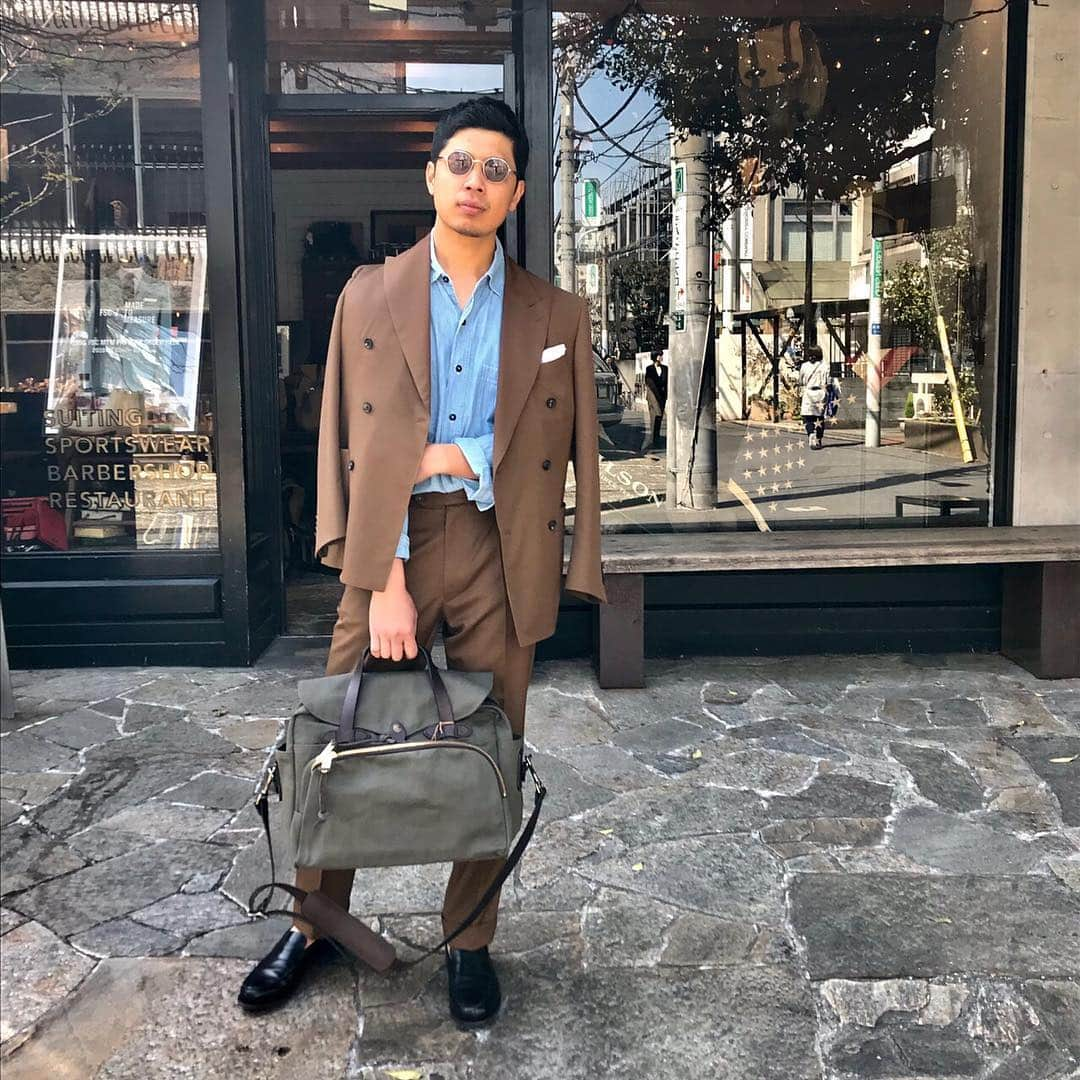 フリーマンズスポーティングクラブさんのインスタグラム写真 - (フリーマンズスポーティングクラブInstagram)「FSC STAFF STYLE - TOKYO  2019.03.24 FSC - TOKYO にてFILSON POP UP STORE 開催中。  PATTERN ORDER SUIT FAIR本日最終日となります。お見逃しなく！  suit:#madetomeasure shirt:#fsc × #bigyank bag:#filson  #fsc_staff_style #freemanssportingclub  #menswear #fsctokyo #fscfutako #fscginza #barber #barbershop」3月24日 10時58分 - freemanssportingclub_jp