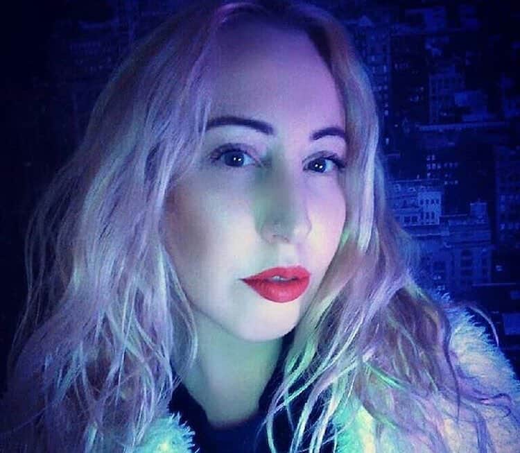 サミュエル・ラーセンのインスタグラム：「This is Sierra @golddustwoman.666  she is our drummer @bennyradical ‘s girlfriend.  She really needs our help, sometimes things get worse before they get better and I encourage everyone to help her on that road to better. Any dollar helps trust me.  Link in bio ❤️🌌」