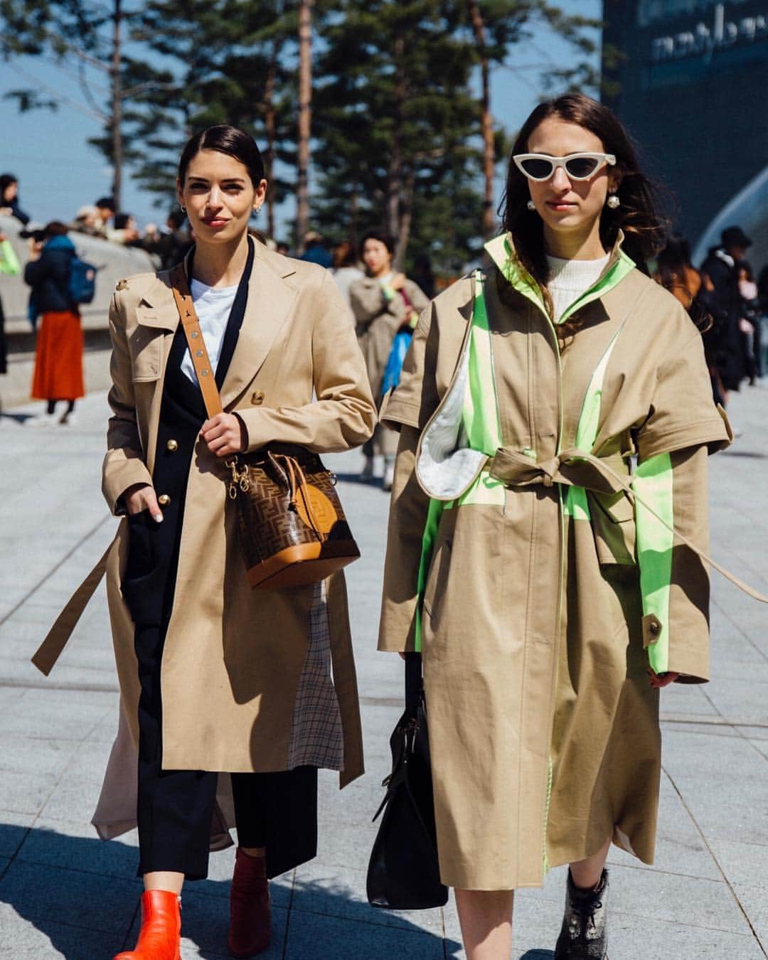 barneysnyofficialさんのインスタグラム写真 - (barneysnyofficialInstagram)「Team Barneys heads into the shows wearing Korean brand @besfxxk_fashion_official . Keep following along on our IGS for more coverage of Seoul Fashion Week. Photographed by @emilymalan」3月24日 11時07分 - barneysny