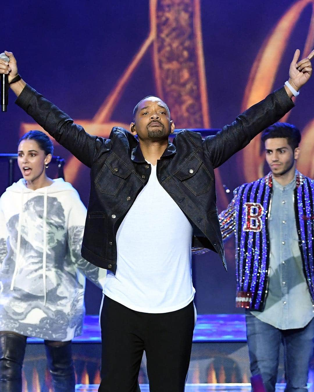 Just Jaredさんのインスタグラム写真 - (Just JaredInstagram)「@willsmith got slimed at the Kids’ Choice Awards! He flew to the stage on a magic carpet ride with @disneyaladdin co-stars @menamassoud and @naomigscott! #WillSmith #MenaMassoud #NaomiScott #Aladdin #KCA #KCAs Photos: Getty」3月24日 11時11分 - justjared