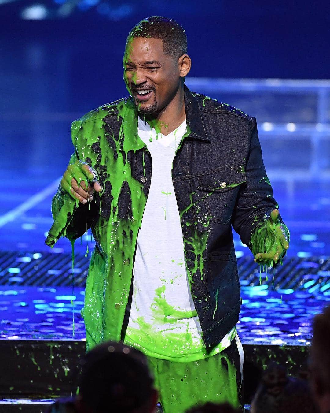 Just Jaredさんのインスタグラム写真 - (Just JaredInstagram)「@willsmith got slimed at the Kids’ Choice Awards! He flew to the stage on a magic carpet ride with @disneyaladdin co-stars @menamassoud and @naomigscott! #WillSmith #MenaMassoud #NaomiScott #Aladdin #KCA #KCAs Photos: Getty」3月24日 11時11分 - justjared