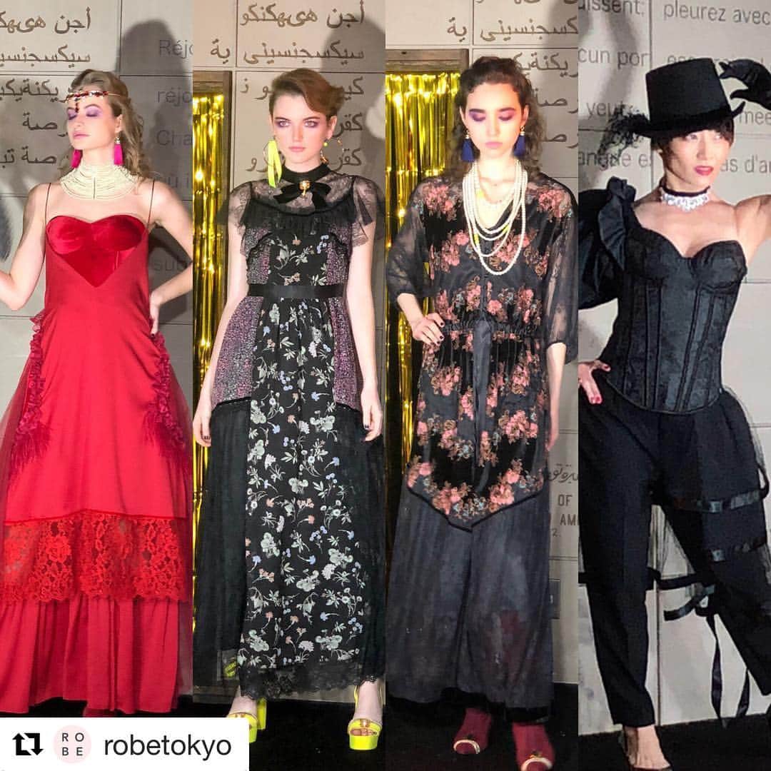 azのインスタグラム：「人生ミュージカル #Repost @robetokyo with @get_repost ・・・ プレタポルテの他オーダーメイドのドレスやムスリムファッションのレーベルなど多方面で活躍する #RIEKAINOUEGNU が初のインスタレーションを開催👏場所は麻布十番のSPUTNIK LOUNGE🧞‍♀️テーマはデカダンス。自分自身が好きなムードを詰め込んだそう💃会場にはモデルとダンサーが登場しました✨ ・ 演出を担当したのは #コリオグラファー の ☆スガヌマイマリ さん。彼女が主宰するダンスカンパニー #TheBambiestと モデルによるまるでミュージカルのような空間でした❤️モデルはAWの既製服ラインを、ダンサーはショーピースも混ぜて着ています。威嚇しあい対立するような両者のパフォーマンスに痺れる。。。💥 ・ 洋服の見せ方ってなにもランウェイだけじゃないんですよね。今回のダンサーさんたちは洋服が綺麗に見えるよう、指の向きや細かな仕草なども考え抜いてパフォーマンスしました。空間や仕草含めてのファッションなんですね🤔✨ #ROBE東コレ隊 ・ #リエカイノウエヌー #モデストファッション #ダンサー #インスタレーション #ROBE東コレ隊 #AmazonFWT #東コレ #fashionweek #19aw #AmazonFashionWeekTOKYO #ファッションショー #ランウェイ #AFWT #アマゾンファッションウィーク #2019aw #ROBEtokyo #越境レディ #tokyo #东京 #도쿄 #동경」