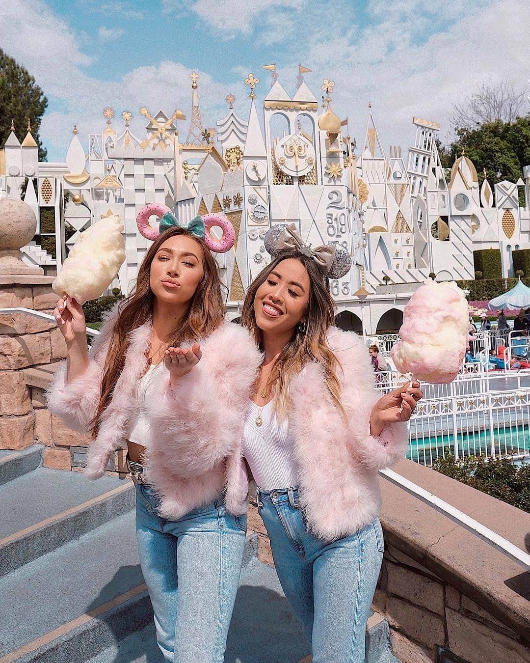 のインスタグラム：「Pretty in pastels.  @disneyland sweets + these 2 beauties @jessthrowiton_ & @haleemckenzie in our Away We Go Jacket = #perfect  #ykmyway #twinning #disneyland #prettyinpink #awaywego #yumikim」