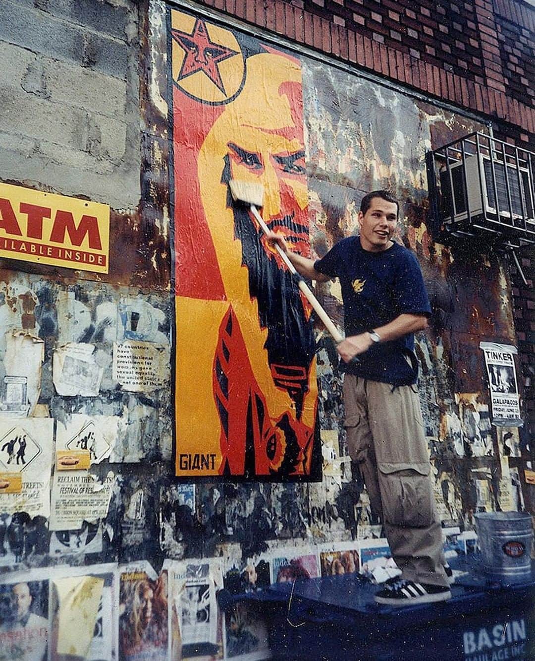 Shepard Faireyさんのインスタグラム写真 - (Shepard FaireyInstagram)「Here’s a flashback from 2000 (if the cargo pants don’t give the time frame away) on Bedford in Williamsburg when you could still find plenty of grimy spots. Hand-painted poster of Ming… this one lasted a good minute but many large hand-painted pieces lasted literally a few minutes! Win some… lose some. - Shepard」3月24日 2時45分 - obeygiant