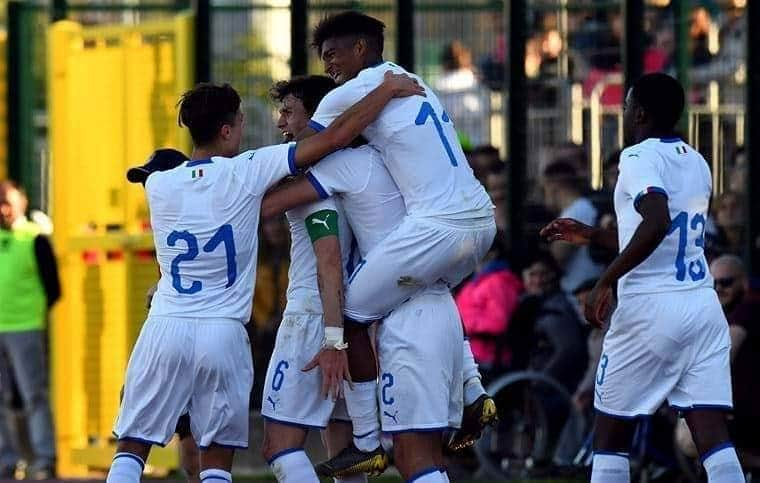 サッカーイタリア代表さんのインスタグラム写真 - (サッカーイタリア代表Instagram)「#Under19⚽️ Europeo, fase élite: l'#Italia🇮🇹 vince in rimonta con l'Ucraina🇺🇦: in gol Salcedo, Riccardi e Bettella . Dopo lo svantaggio iniziale, gli Azzurrini reagiscono portando a casa una vittoria cruciale. Discorso qualificazione rimandato all’ultimo match. . . #VivoAzzurro #Azzurrini」3月24日 2時49分 - azzurri