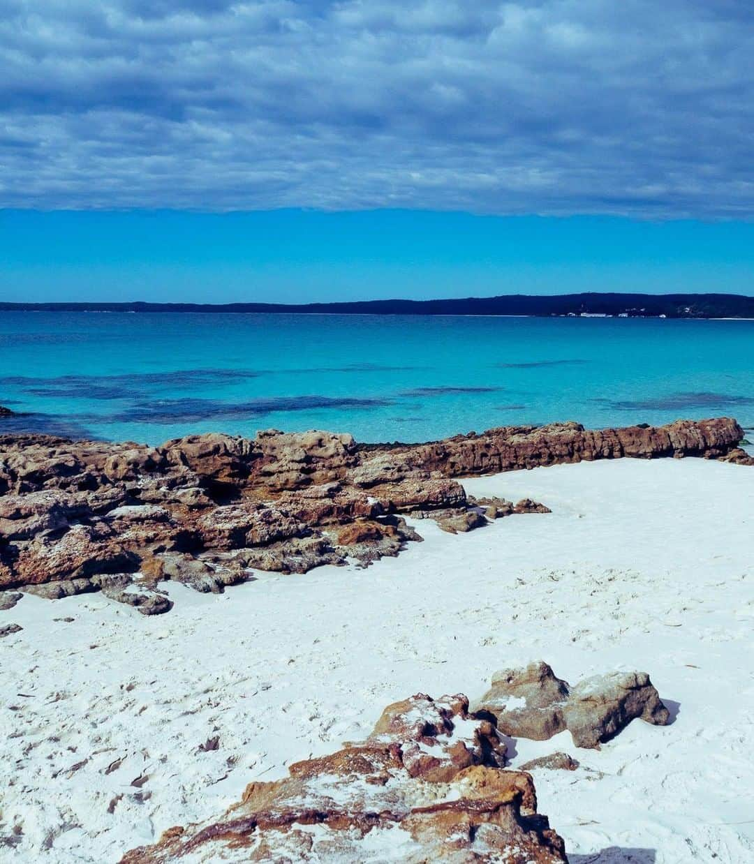 Lonely Planetさんのインスタグラム写真 - (Lonely PlanetInstagram)「'Jervis Bay is 200km south of #Sydney and is known to have some of the whitest sand in the world (see exhibit A above). From 1843, Jervis Bay was a stopover for a monthly steamboat that transported goods between Shoalhaven and Sydney, and the bay was flagged for an international port development. Thankfully the railway arrived and goods were transported by land instead, so this pristine environment was retained. This whole area is now protected as a national park.' – @mcauliffeemily #lpinstatakeover #Australia #NSW」3月24日 3時00分 - lonelyplanet