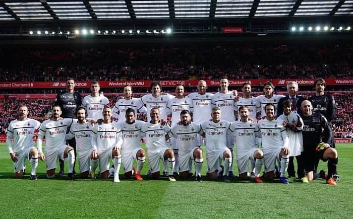 カルロ・アンチェロッティのインスタグラム：「A fantastic reunion this afternoon in Anfield. Great friends and great memories. So much fun!  Un meraviglioso pomeriggio di ritrovo ad Anfield. Grandi amici e grande ricordi. Un piacere! (photo by @acmilan」