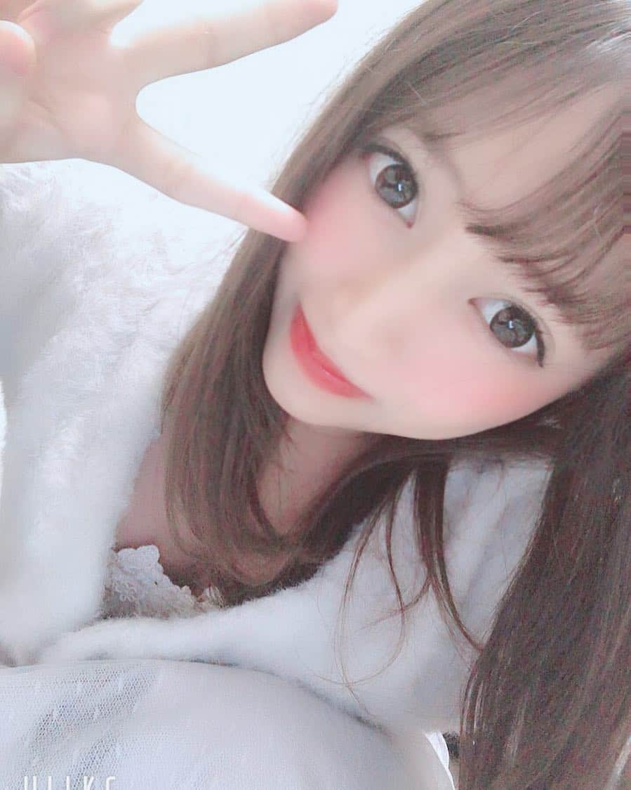 天音かりんのインスタグラム：「自撮りの勉強をしました( ˘•_•˘ ).｡oஇこのアプリは糞盛れるみたいです。。。マツエクやめてマスカラに変えたら時間経つと目の下が黒くなっててしんどいです。どうしたらいいですか( ˘•_•˘ ).｡oஇ  #東京 #新宿 #歌舞伎町 #港区 #六本木 #西麻布 #キャバ嬢 #selfie #instagood #likeforfollow #followｍe」