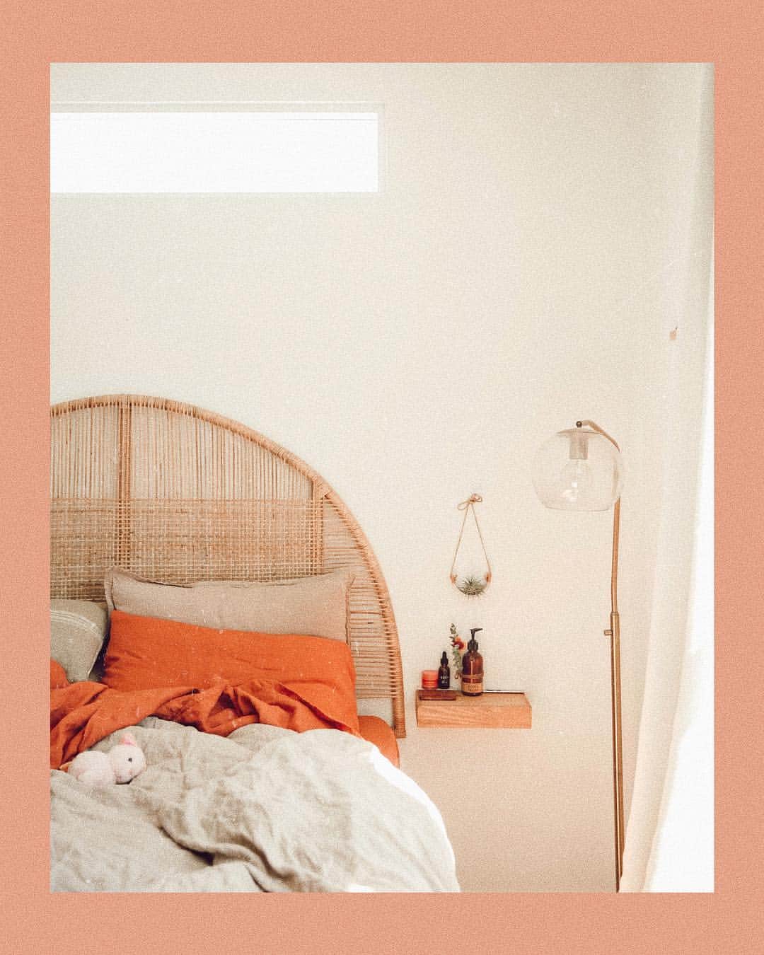 W E Y L I Eのインスタグラム：「Anyone else struggle to get out of bed this morning? 🙋🏻‍♀️」