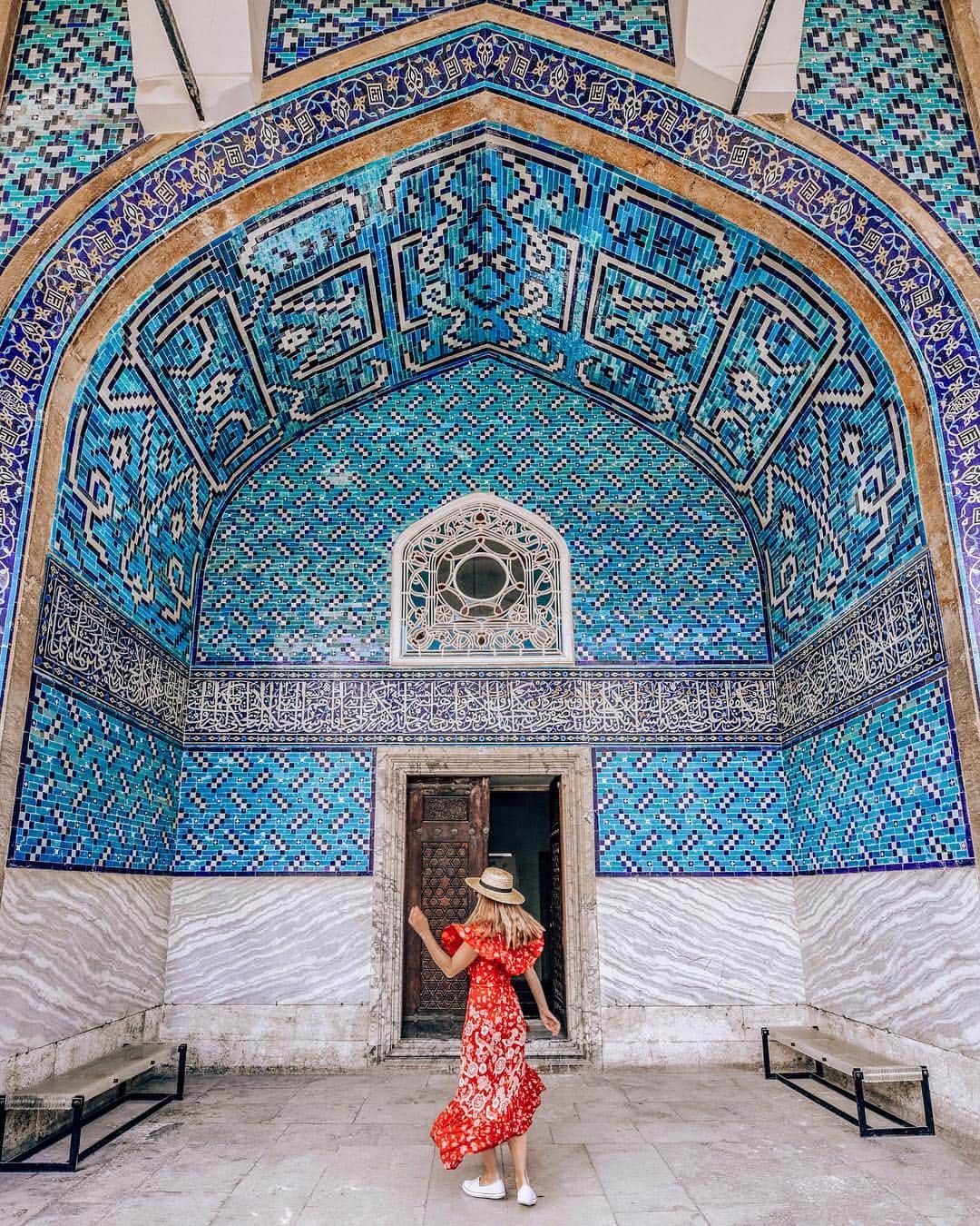 Izkizのインスタグラム：「Twirling my way around Istanbul with @visitist 💃🏼 Have you visited Istanbul before? #VisitIstanbul」