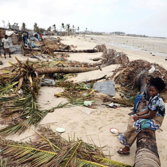 NBC Newsさんのインスタグラム写真 - (NBC NewsInstagram)「Children sit among #storm debris left in the aftermath of #CycloneIdai, in Beira, #Mozambique. More than 600 people are confirmed dead in Mozambique, #Zimbabwe and #Malawi after the cyclone devastated parts of southern #Africa, and aid workers say that number is expected to rise. "Every day we discover that the destruction left by Cyclone Idai is worse than we imagined," Hicham Mandoudi, the International Committee of the Red Cross's head of sub-delegation in Beira, said. Read more at the link in our bio. . 📷 Siphiwe Sibeko / @reuters」3月24日 3時20分 - nbcnews