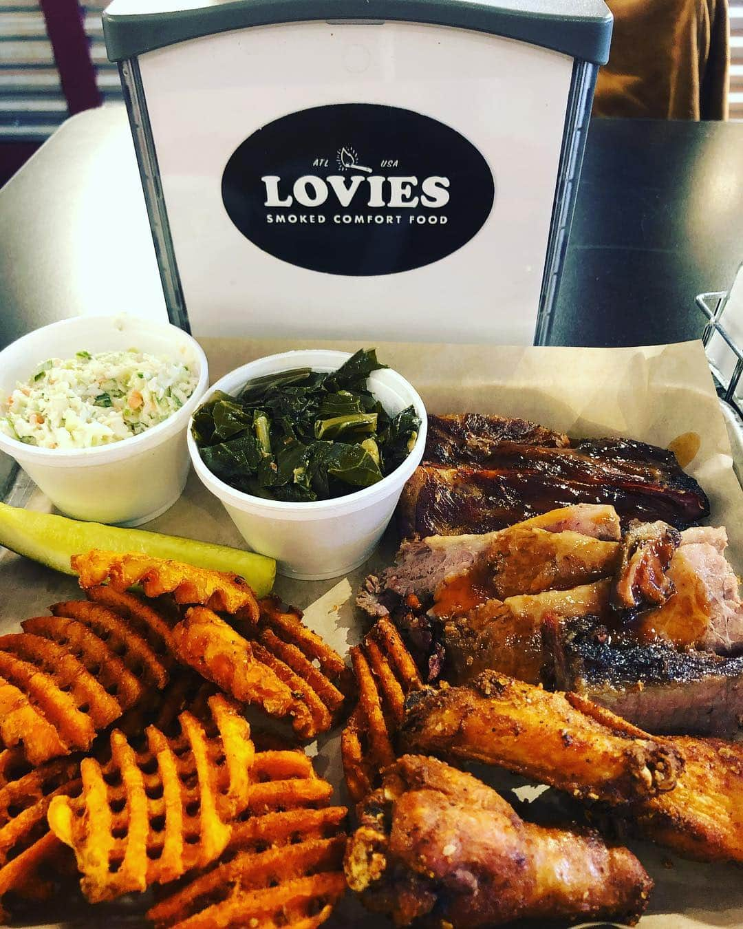 ダン・ブカティンスキーさんのインスタグラム写真 - (ダン・ブカティンスキーInstagram)「Thanks @loviesbbq  #atlanta #bbq #comfortfood #saturday」3月24日 3時40分 - danbucatinsky